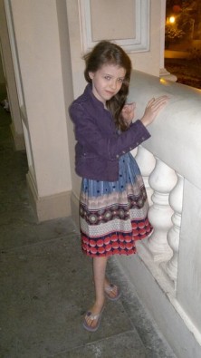 ����  �����